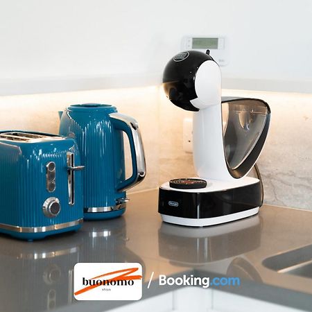 לונדון Two Bedroom Apartment At Buonomo Stays Short Lets & Serviced Accommodation מראה חיצוני תמונה