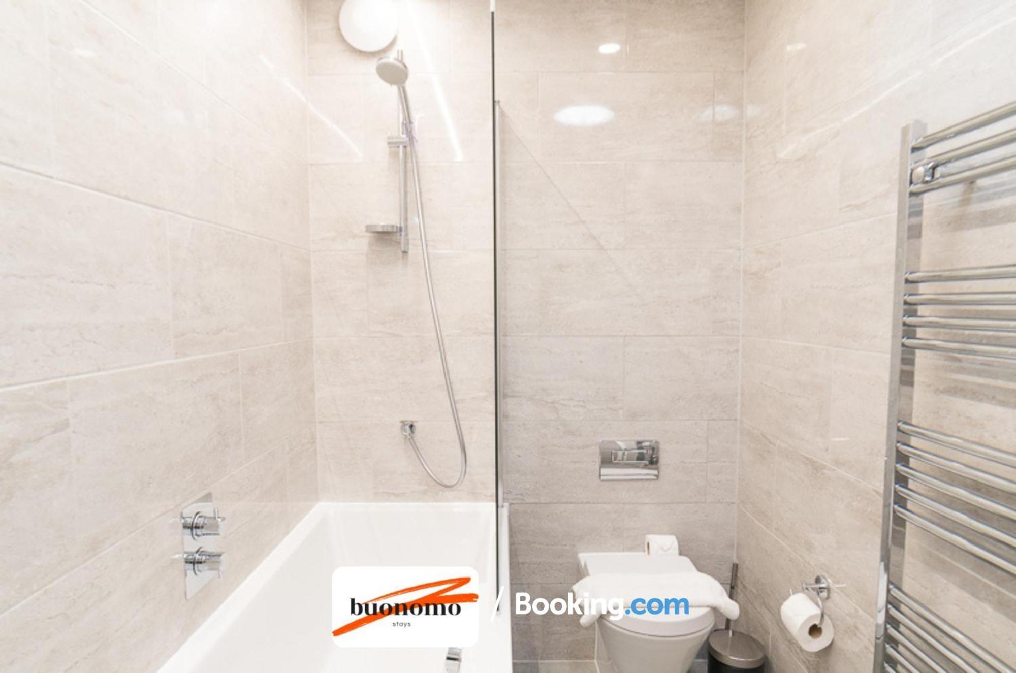 לונדון Two Bedroom Apartment At Buonomo Stays Short Lets & Serviced Accommodation מראה חיצוני תמונה