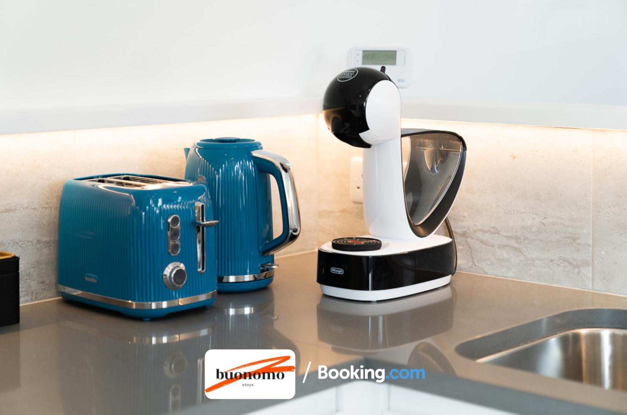 לונדון Two Bedroom Apartment At Buonomo Stays Short Lets & Serviced Accommodation מראה חיצוני תמונה