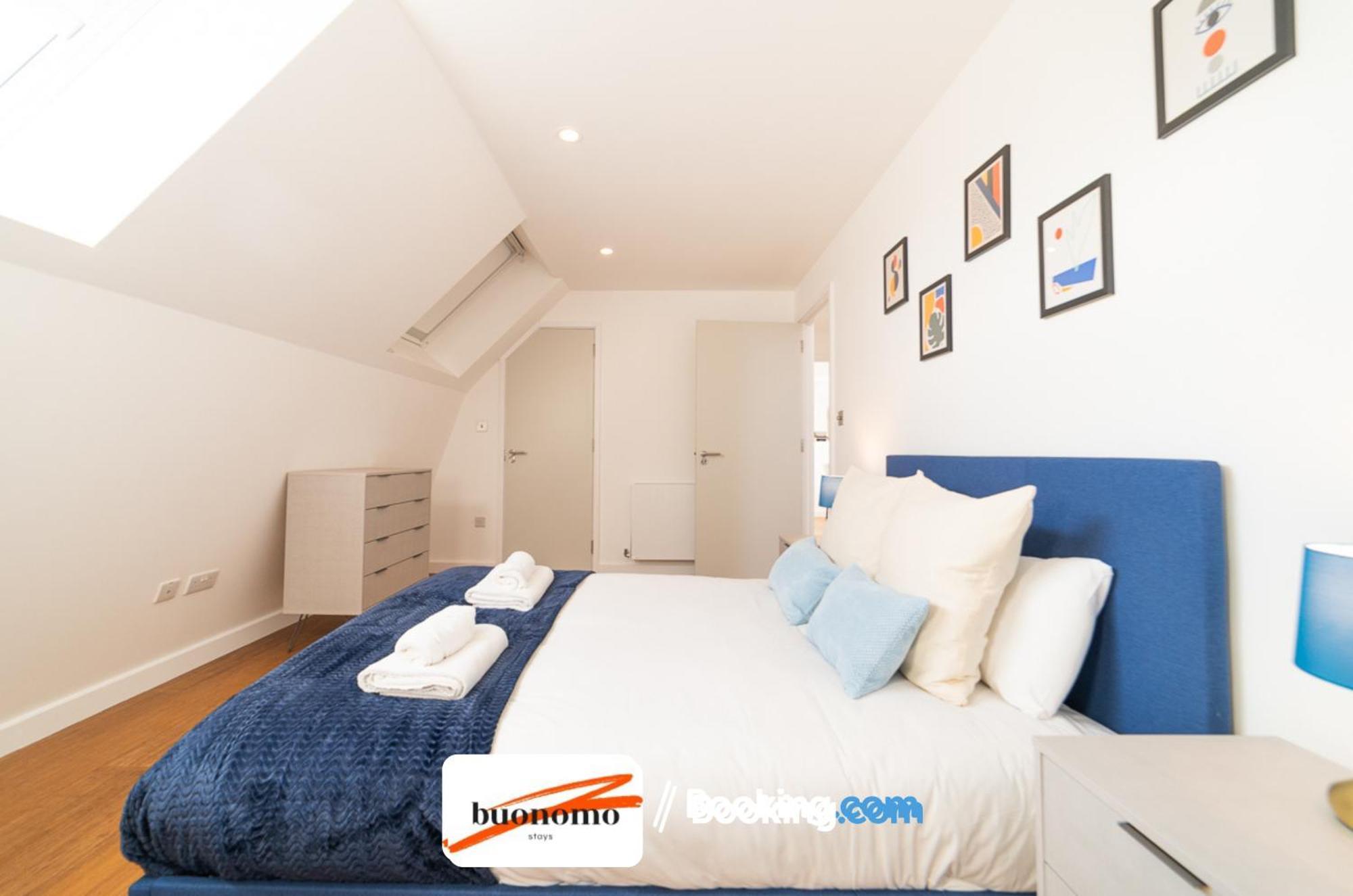 לונדון Two Bedroom Apartment At Buonomo Stays Short Lets & Serviced Accommodation מראה חיצוני תמונה