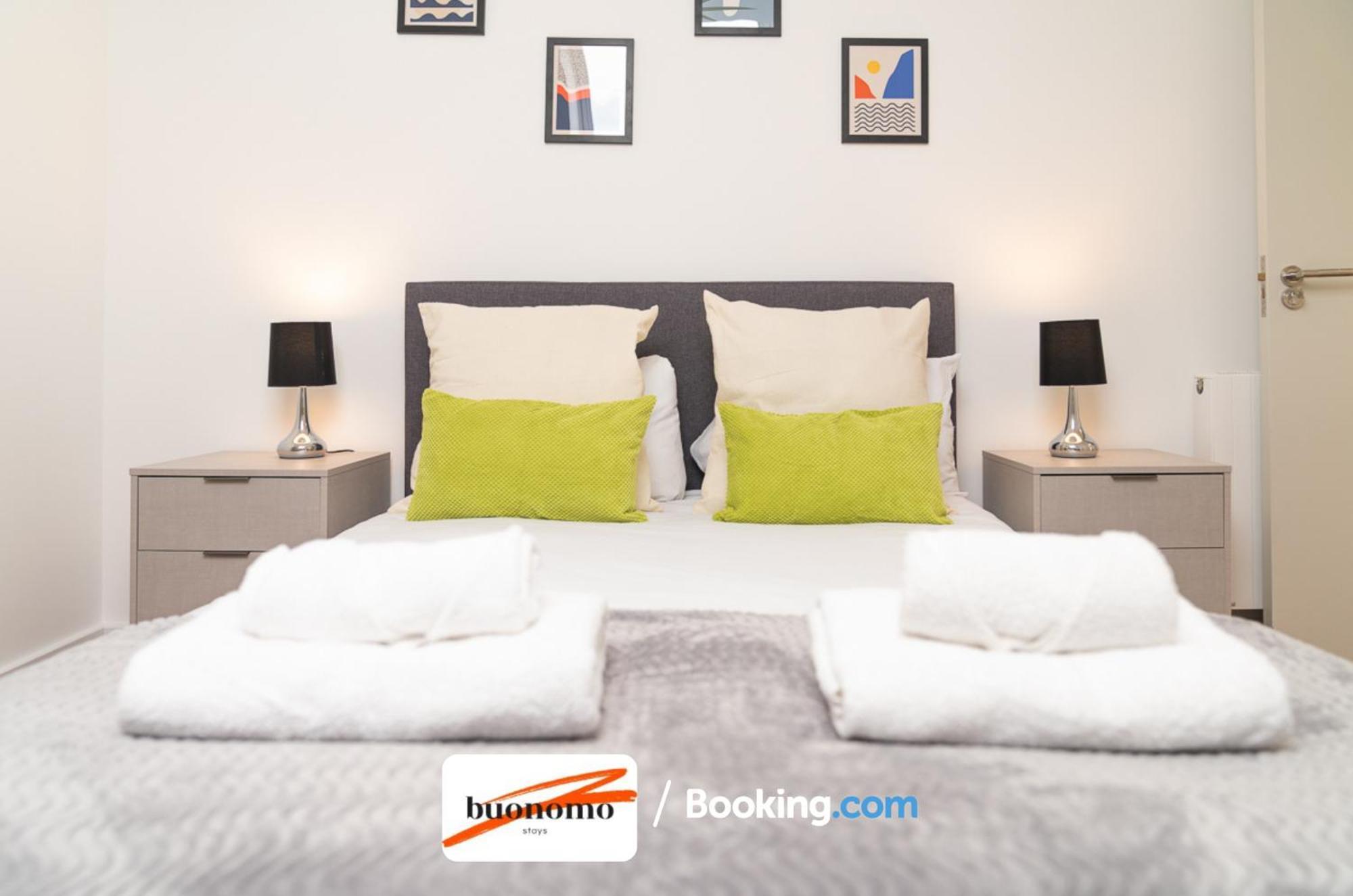 לונדון Two Bedroom Apartment At Buonomo Stays Short Lets & Serviced Accommodation מראה חיצוני תמונה