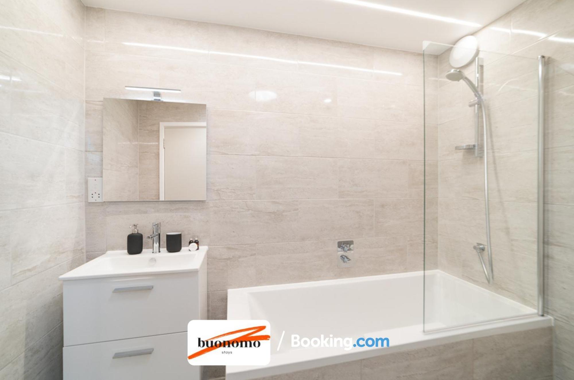 לונדון Two Bedroom Apartment At Buonomo Stays Short Lets & Serviced Accommodation מראה חיצוני תמונה