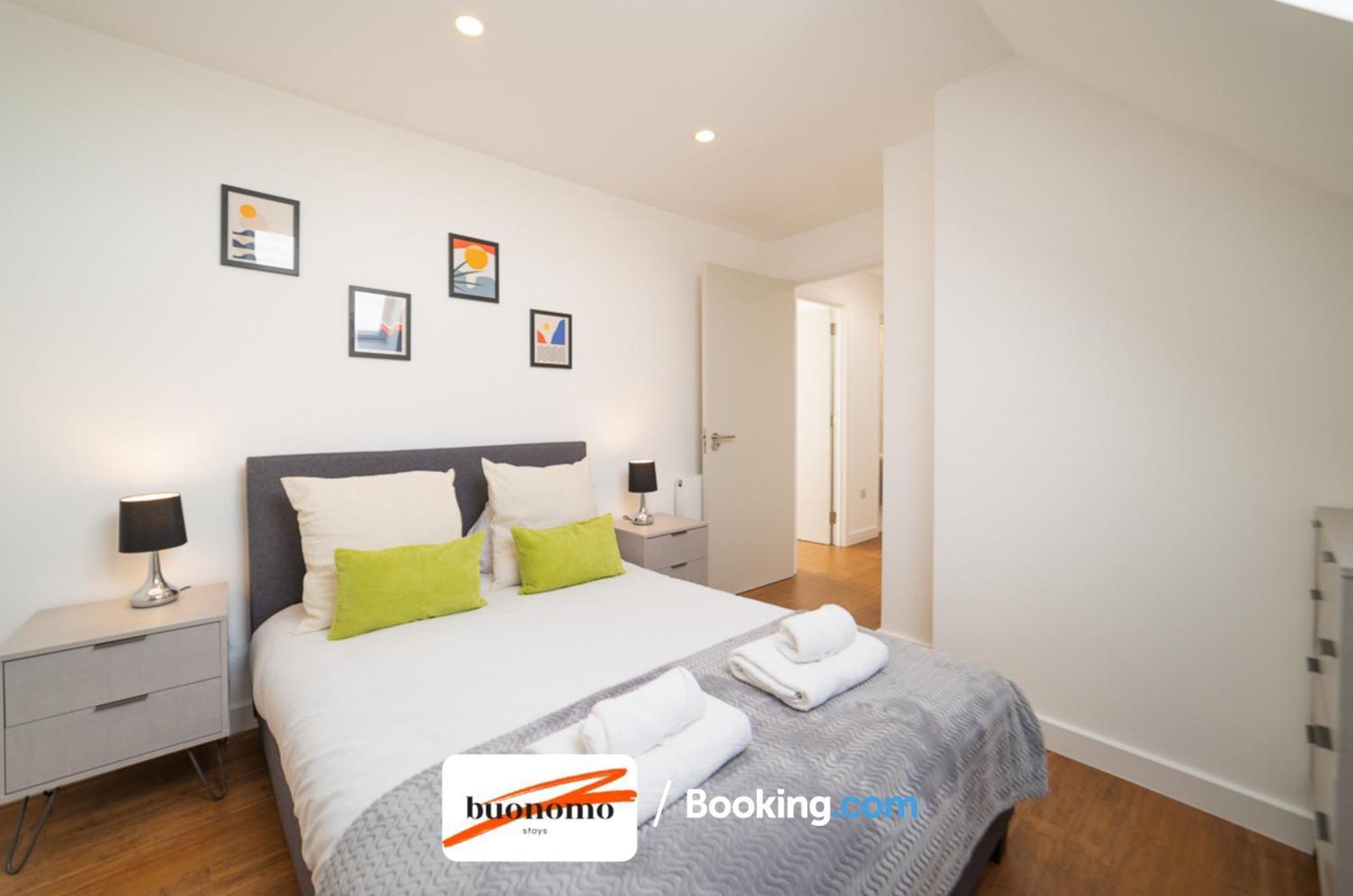 לונדון Two Bedroom Apartment At Buonomo Stays Short Lets & Serviced Accommodation מראה חיצוני תמונה