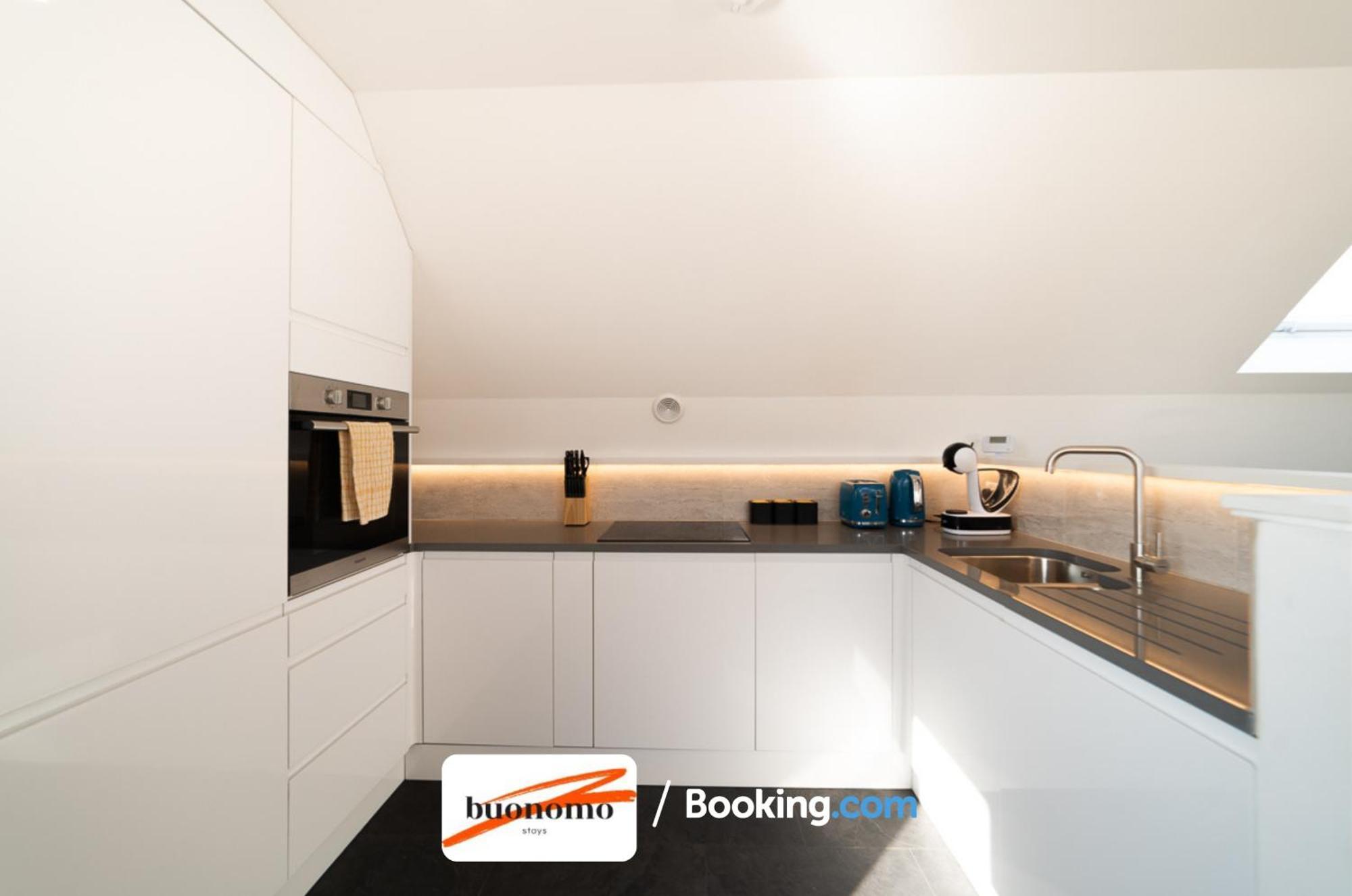 לונדון Two Bedroom Apartment At Buonomo Stays Short Lets & Serviced Accommodation מראה חיצוני תמונה