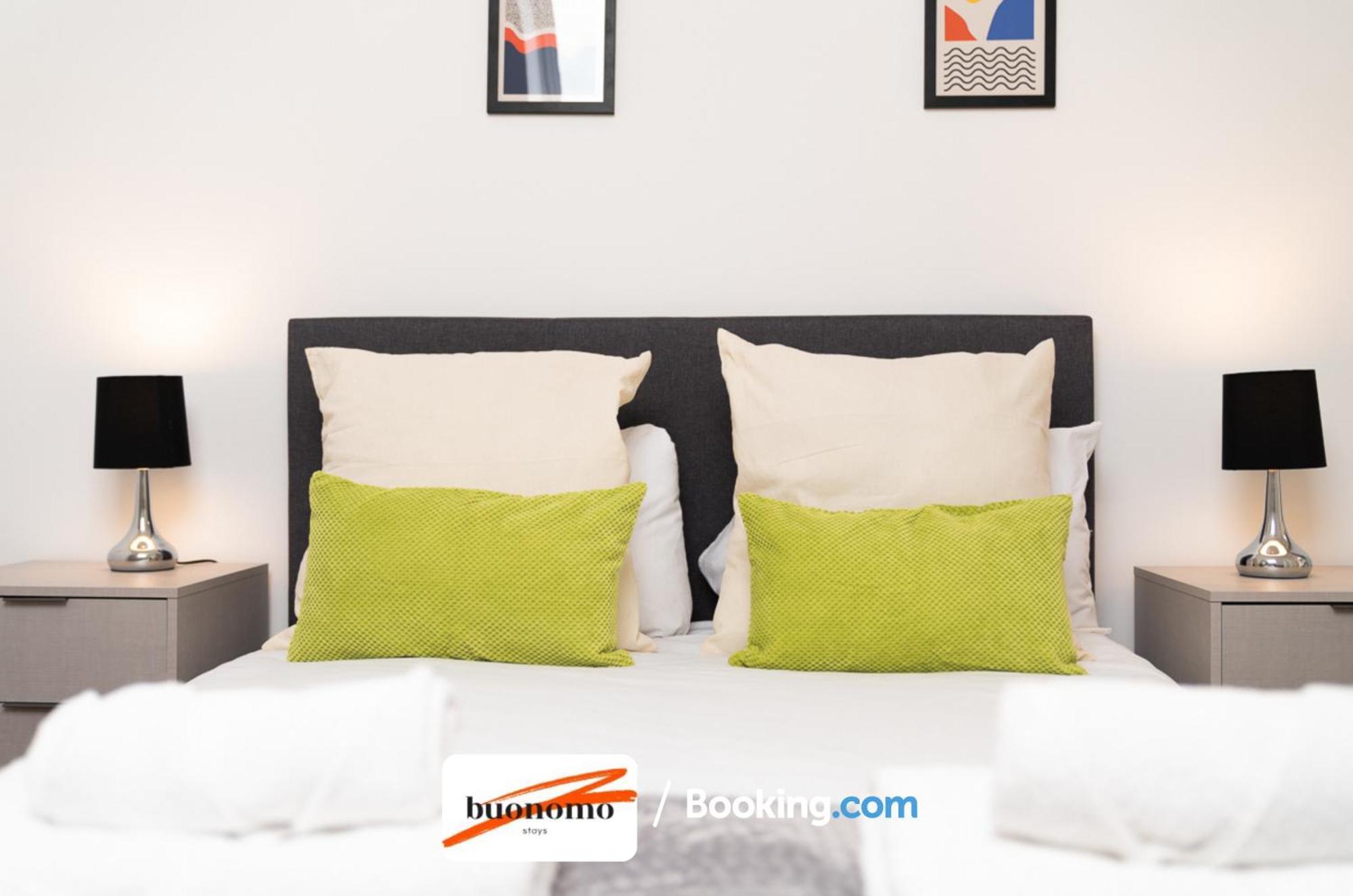 לונדון Two Bedroom Apartment At Buonomo Stays Short Lets & Serviced Accommodation מראה חיצוני תמונה